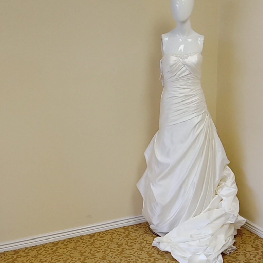 Elegant White Wedding Dress